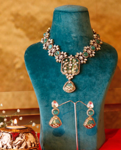 Blue Moissanite Semi Precious Stones Carving Neckpiece 