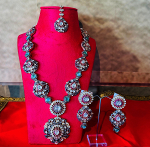 Regal Long Chain with Long Earrings