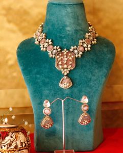 Pink Moissanite Semi Precious Stones Carving Neckpiece 