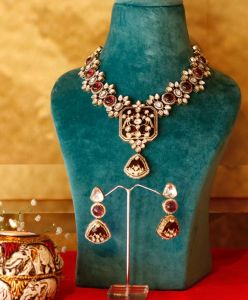 Red Moissanite Semi Precious Stones Carving Neckpiece 