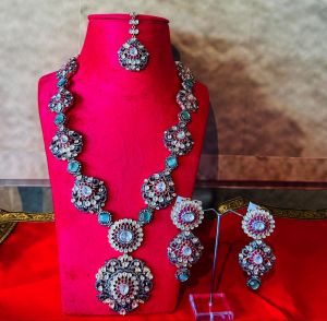 Regal Long Chain with Long Earrings
